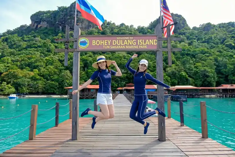 Panoramic view from Bohey Dulang island summit, Tun Sakaran Marine Park, Semporna